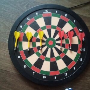 Dartboard Set with Red and Yellow Darts
